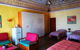 Holland International Rooms